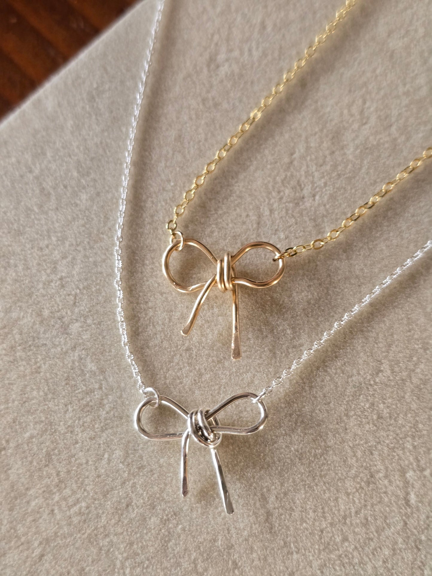 Hand-Shaped Bow Necklace